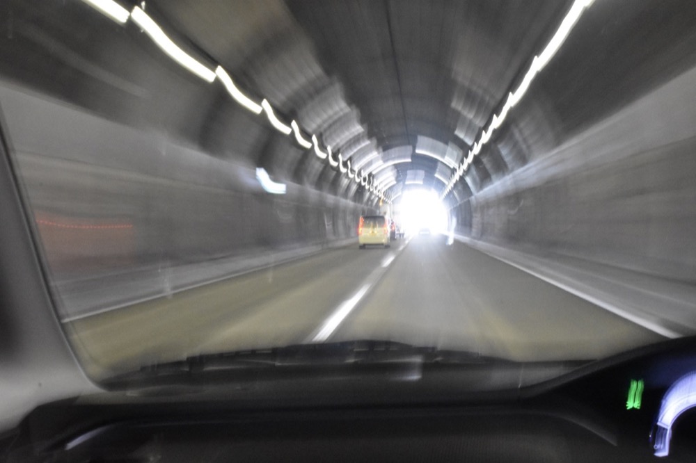 Nikon D3400 レンズキットで撮影したトンネルの中！シャッタースピード1/4秒